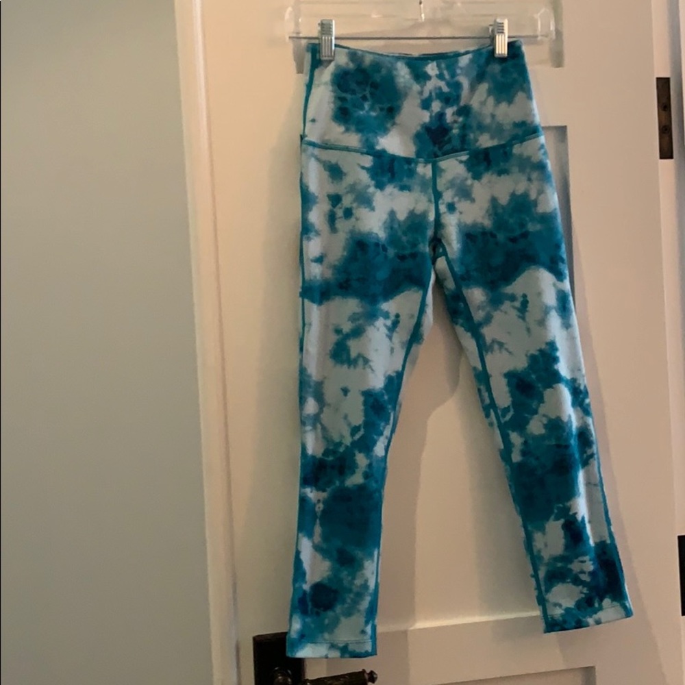 Blue tie dye Zella studio high waist leggings.